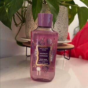 Bath & Body Works Moonlit Goddess Body Wash - Purple